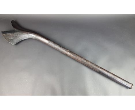 Ethnographica: a Fijian carved hardwood sali war club, 101cm long.