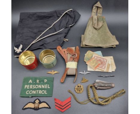A group of militaria, to include British regimental cap badges.