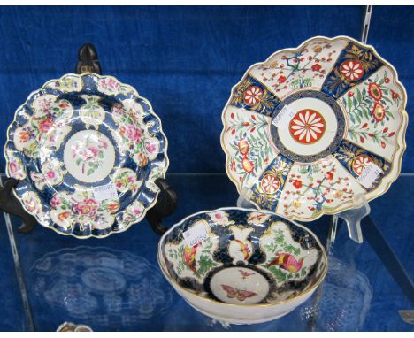  A first period Worcester dish,   19cm wide, (af) and a matching bowl and dish (both af) (3) 