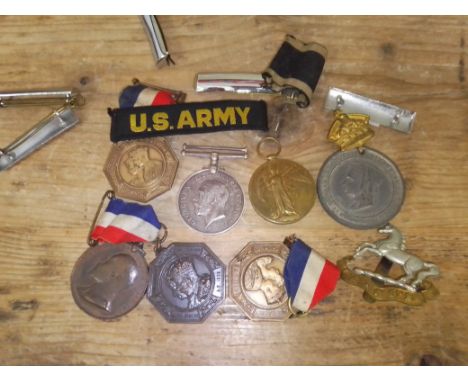 A duo WW1 medals awarded to 21472 PTE. H. Frankland R. INNIS. FUS. together with a collection of related military items and s