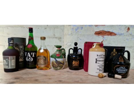 A group of 7 assorted alcohol to include VAT 69 scotch whisky, Glayva scotch liqueur, 4 x scotch whisky decanters (Royal Cask