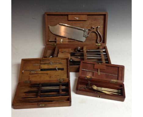 Medical - a 19th century mahogany scalpel box, hinged cover enclosing scalpekls and implements, mostly ivory hafted, 19cm wid