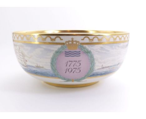 Große Schale zum 200jährigem Jubiläum der Manufaktur 1775-1975 Royal Copenhagen, 1975 Entwurf Sven Vestergaard. Tiefe, runde 