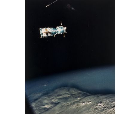 ** Apollo-Soyuz Test Project.-  The Soviet spacecraft Soyuz seen from the Apollo spacecraft, July 1975, vintage chromogenic p