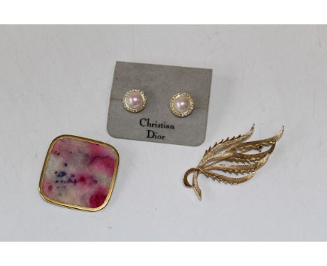 A small lot of costume jewellery featuring a pair of faux pearl Christian Dior studs, on a CD card, a Sarah Coventry brooch a