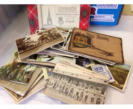 Quantity of vintage postcards.