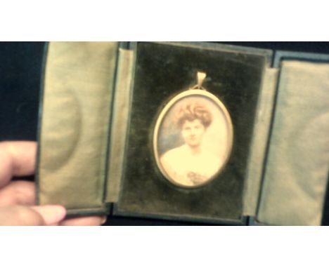 Victorian Quality Gilt Framed Ambrotype- portrait of a lady-that can also be worn as a necklace - in a velvet green case