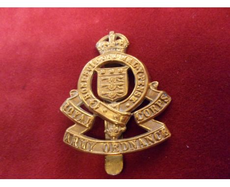 Royal Army Ordnance Corps Other Ranks WWII Cap Badge (Gilding-metal), slider. 