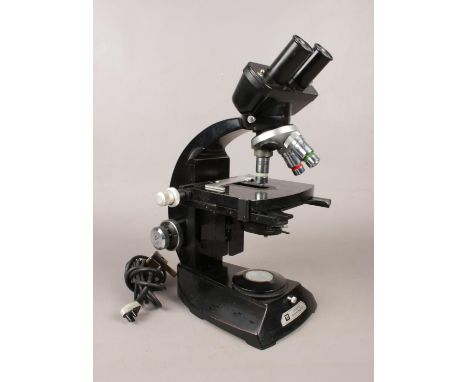 A Vickers instruments electric binocular microscope. H: 35cm, W: 18cm.  Vendor confirms this item is working. Not PAT tested.