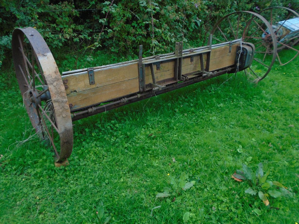 Vintage Seedfertiliser Spreader 8889