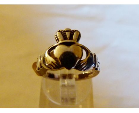Sterling silver Irish claddagh ring. Size M.