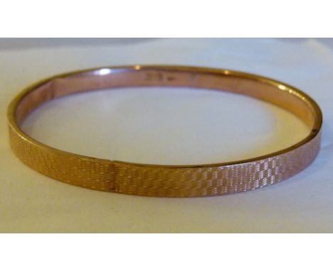 9 ct gold bangle. Some dints. 8.5g.
