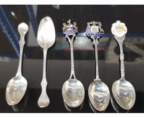 A PAIR OF GEORGIAN SILVER COFFEE SPOONS MAKERS MARK MH AND THREE SILVER AND ENAMEL SPOONS 63.8G GROSS. 5