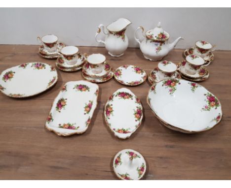 26 PIECES OF ROYAL ALBERT OLD COUNTRY ROSE'S TO INCLUDE CUPS AND SAUCERS TEAPOT ETC