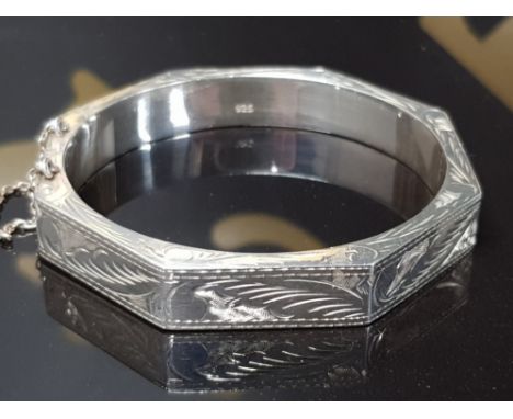 UNUSUAL OCTAGONAL SHAPED SILVER BANGLE HALLMARKED ON CLASP AND INSIDE LONDON 925, 22.2G