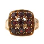 Ring in 333er Gold mit Granaten
