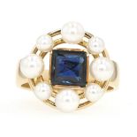 Ring in 750er Gold mit Zuchtperlen und einem Saphir