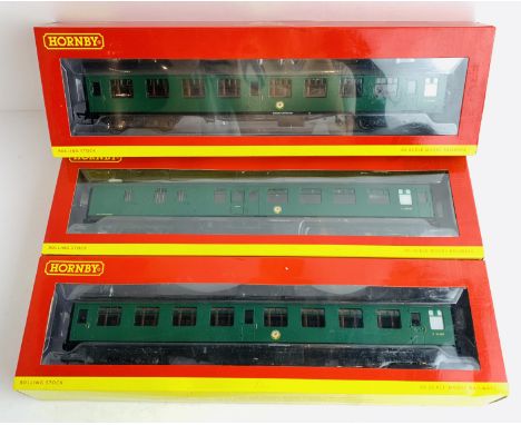 Hornby OO 3x Coaches BR Mk1 (With Lights) 2x R4608 &amp; 1x R4609A - All Boxed. P&amp;P Group 3 (£25+VAT for the first lot an