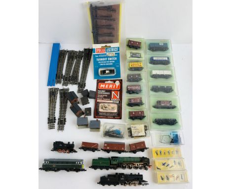 Good Selection of N Gauge - Rolling Stock &amp; Accessories. P&amp;P Group 3 (£25+VAT for the first lot and £5+VAT for subseq