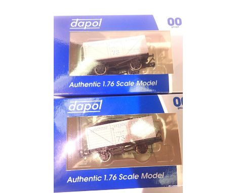 Two Dapol/Wessex wagons rake Minehead Gas Light and Coke. P&amp;P Group 1 (£14+VAT for the first lot and £1+VAT for subsequen