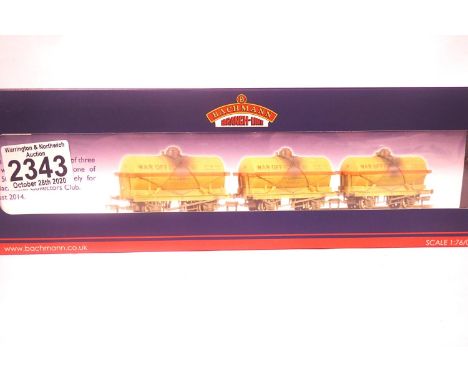 Bachmann 37-665K set of three 14 ton tank wagons, War Office Bachmann Collectors Club. P&amp;P Group 1 (£14+VAT for the first