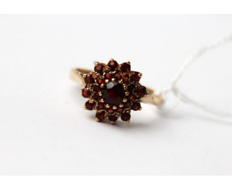 9 ct gold and garnet ring, size U, 3.6 grams