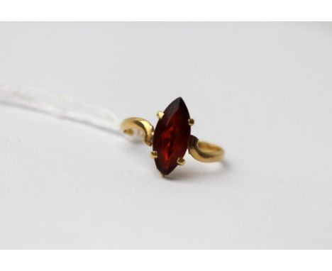 18 ct gold size Q ring with red stone