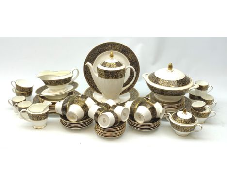 Minton Grandee pattern dinner and teawares, comprising eight dinner plates, eight dessert plates, twelve side plates, a sauce