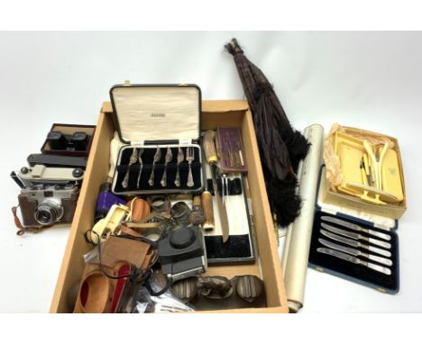 A group of assorted items, to include a selection of silver plated flatware by Roger Bros, a cased set of pastry forks, cased