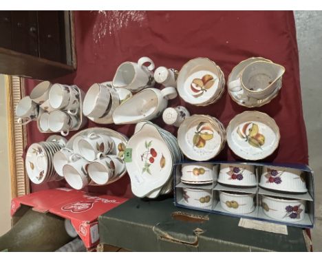 A collection of Royal Worcester Evesham tea and dinnerware