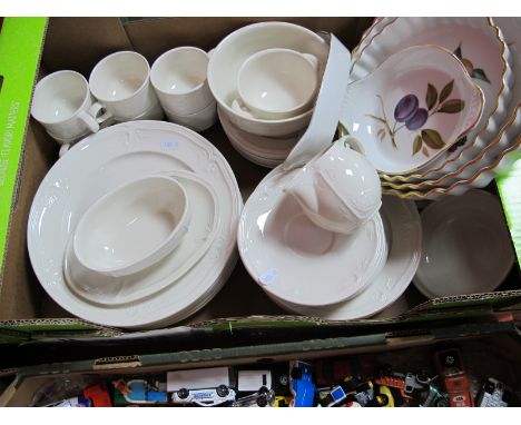 Villeroy &amp; Boch Cortina 2000/2700 Dinner Ware, of thirty four pieces and Worcester Evesham ware.