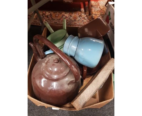 LARGE BOX OF COLLECTABLE KITCHEN ENAMEL WARE 