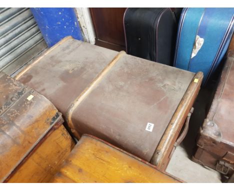 OLD TRAVEL TRUNK 