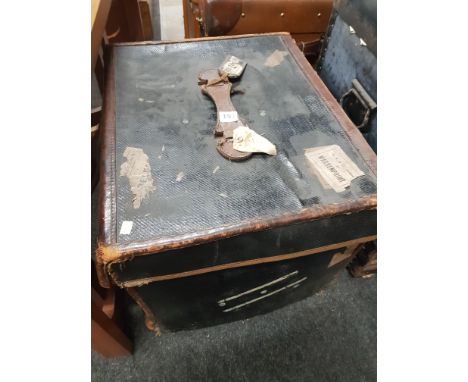 VINTAGE TRAVEL TRUNK