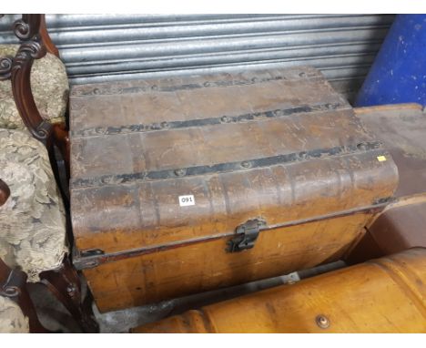 OLD VICTORIAN TIN TRUNK 