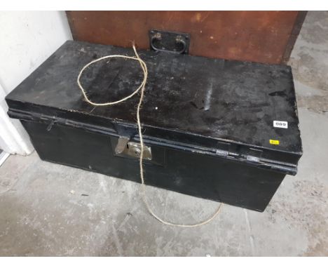 MILITARY TIN TRUNK 