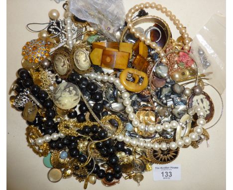 Vintage costume jewellery, inc. Art Deco Catalin panel bracelet