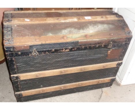 Dome topped seaman's trunk