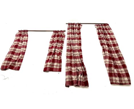 Two pairs of red and beige checkered line curtains along with curtain pole (W130, D200cm and W130cm, D135cm)