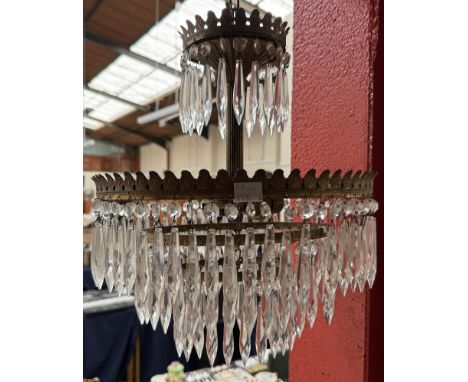 Lustre drop chandelier with three tiers of drops 
