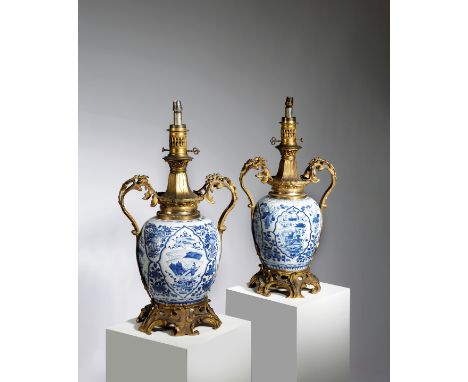 A PAIR OF CHINESE PORCELAIN BLUE AND WHITE VASE TABLE LAMPS THE PORCELAIN KANGXI, 1662-1722, THE MOUNTS FRENCH, 19TH CENTURY 