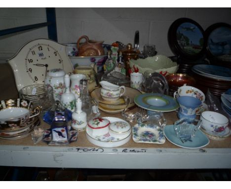 VARIOUS CERAMICS AND GLASS, to include Royal Crown Derby, Wedgwood, Doulton, Carltonware etc