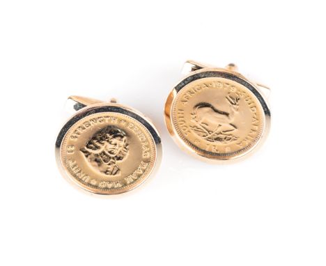 A PAIR OF 18K YELLOW GOLD CUFFLINKS the mounted coins set in typical form (2)