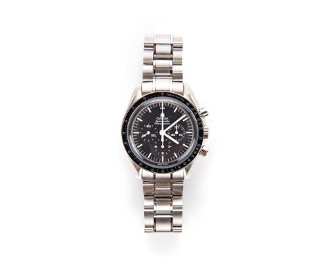 A GENTLEMANS STAINLESS STEEL WRISTWATCH, OMEGA SPEEDMASTER MOONWATCH PROFESSIONAL CHRONOGRAPH manual, the circular black dial