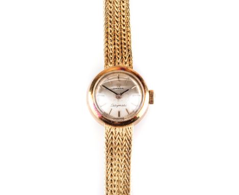 A LADY’S 18K GOLD WRISTWATCH, OMEGA manual, 24 jewels, the circular gilt dial with gilt baton numerals, on an 18k gold bracel