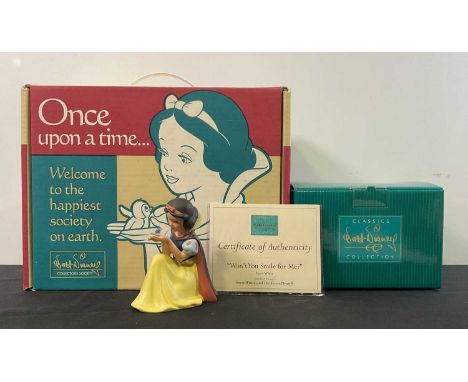 WALT DISNEY COLLECTORS CLASSICS - A collectors society ceramic figure of Snow White "Won't You Smile for Me" in original coll