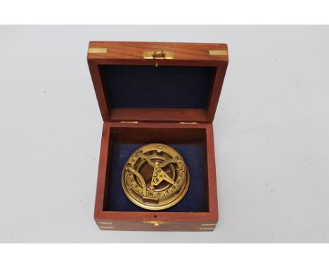 Gilbert and Son London , sundial with compass in wooden box. 13x14.5 cm 