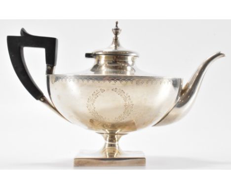 An early 20th century Birmingham Silver Company sterling silver teapot. The teapot having a hinged concave lid with shaped fi