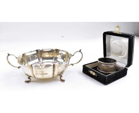 An Edward VII hallmarked silver lobed twin handle dish. The dish being raised on splayed legs. Hallmarked year 1908 Chester, 