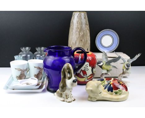 Mixed glass &amp; ceramics to include a studio glass vase, Old Tupton Ware, Siltone Pottery, Wedgwood Clarice Cliff 'May Aven